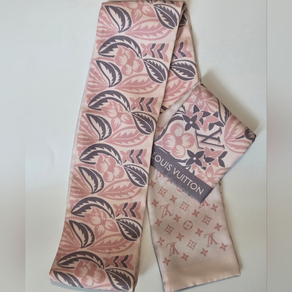 Authentic Louis Vuitton Silk Monogram Monokinawa Bandeau Pink Grey - Picture 1 of 5